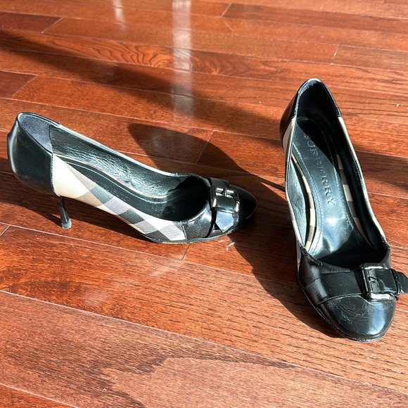 Burberry heels - Picture 1 of 8